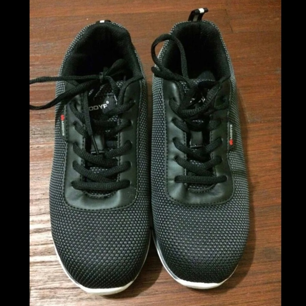 Fly Knit Steel Toe Safety Sneakers Size  8
